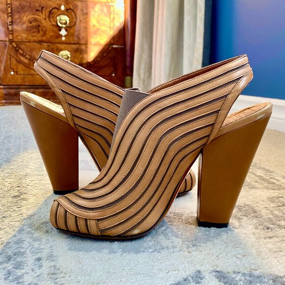 Givenchy 00s Peep Toe Slingback Tan Leather Heels - Picture 6 of 11